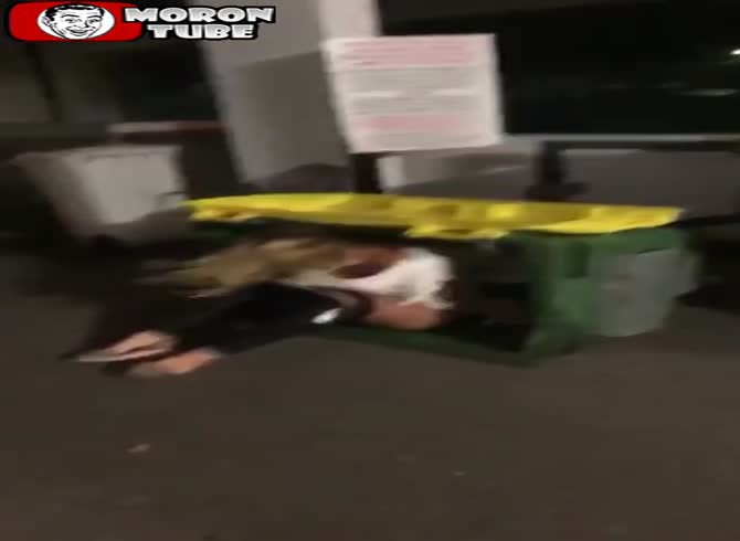 Video :Peeing in a trash can is not so easy!